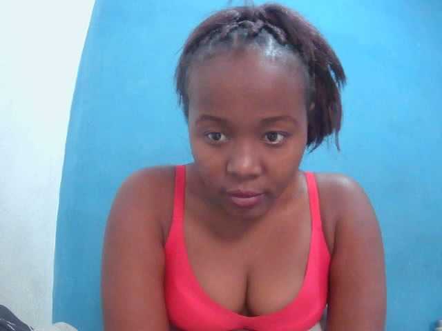 Tinah2 live cam on BongaCams