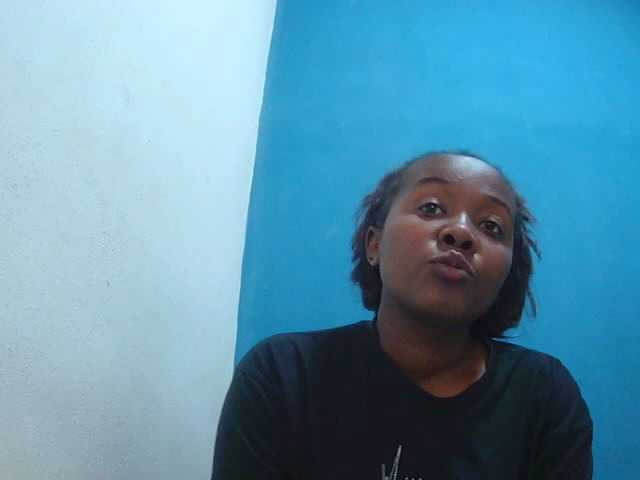 Tinah2 live cam on BongaCams