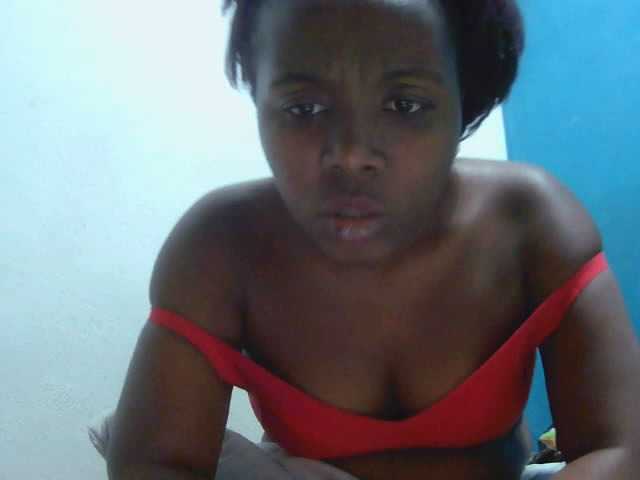 Tinah2 live cam on BongaCams
