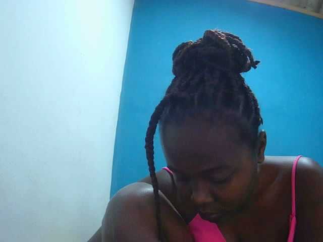 Tinah2 live cam on BongaCams