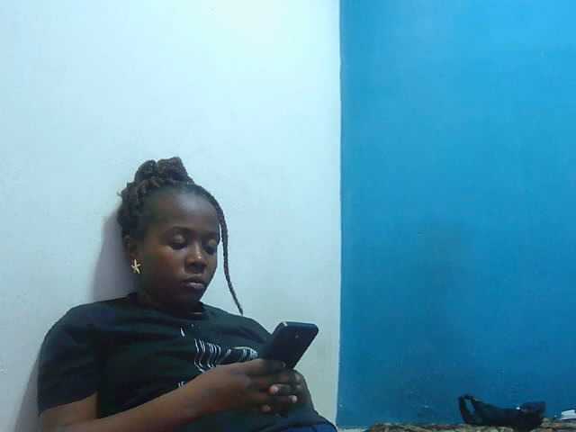 Tinah2 live cam on BongaCams