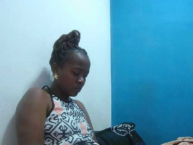 Tinah2 live cam on BongaCams