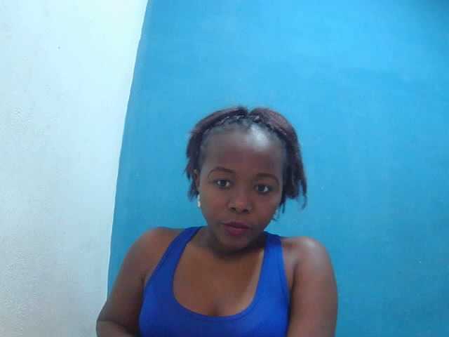 Tinah2 live cam on BongaCams