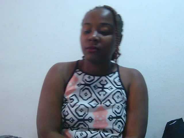 Tinah2 live cam on BongaCams