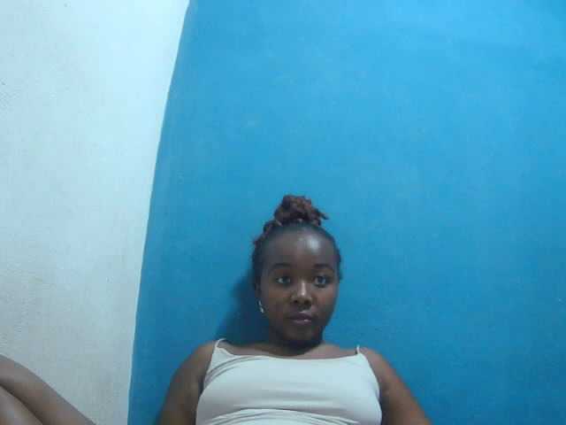 Tinah2 live cam on BongaCams
