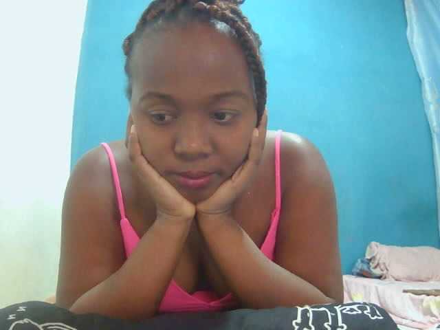 Tinah2 live cam on BongaCams
