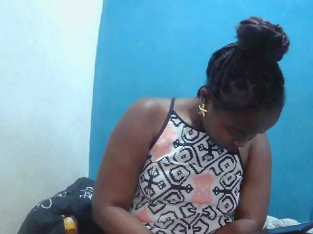 Tinah2 live cam on BongaCams