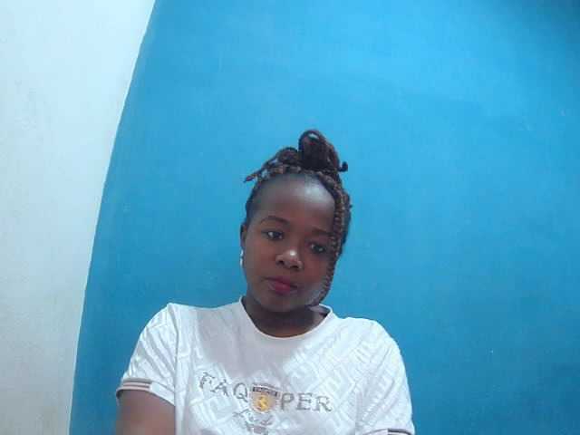 Tinah2 live cam on BongaCams