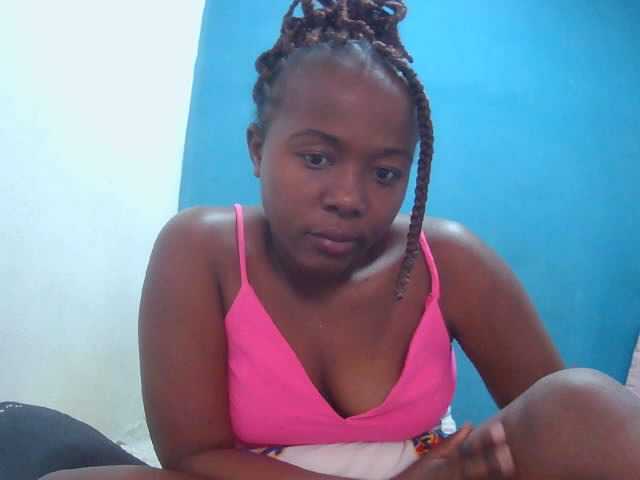 Tinah2 live cam on BongaCams