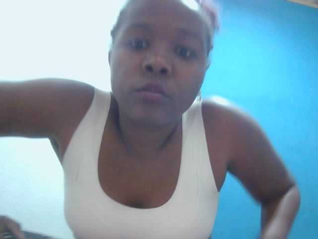 Tinah2 live cam on BongaCams