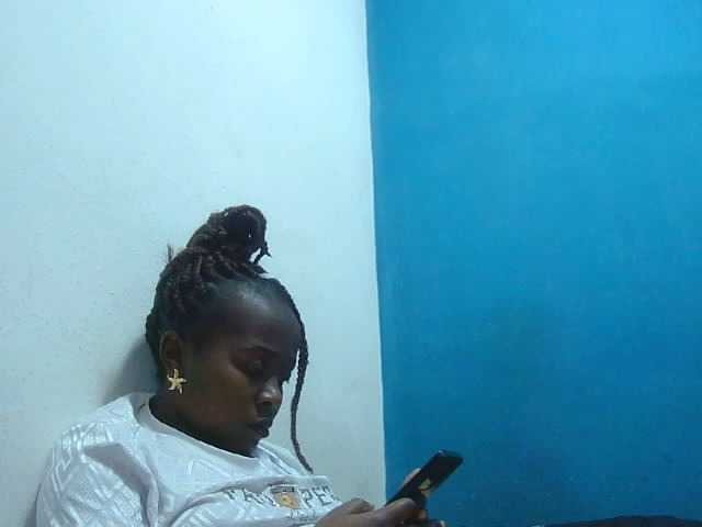 Tinah2 live cam on BongaCams
