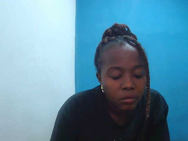 Tinah2 live cam on BongaCams