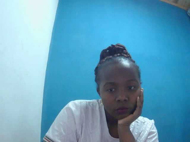Tinah2 live cam on BongaCams
