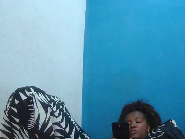 Tinah2 live cam on BongaCams