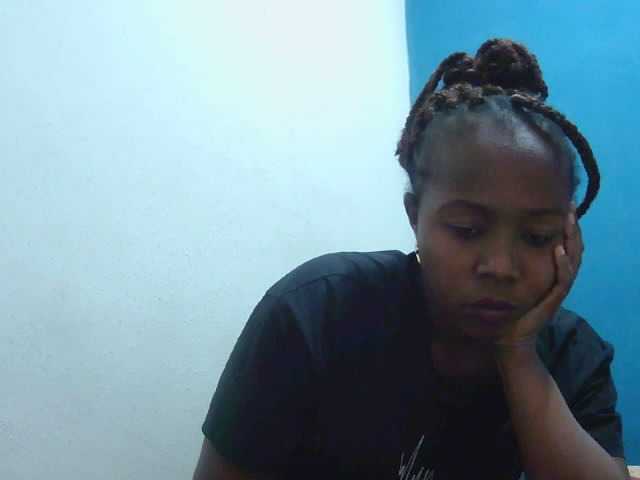 Tinah2 live cam on BongaCams