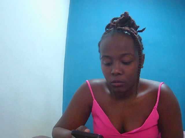 Tinah2 live cam on BongaCams