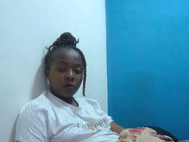 Tinah2 live cam on BongaCams