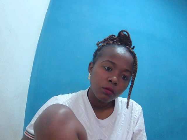 Tinah2 live cam on BongaCams