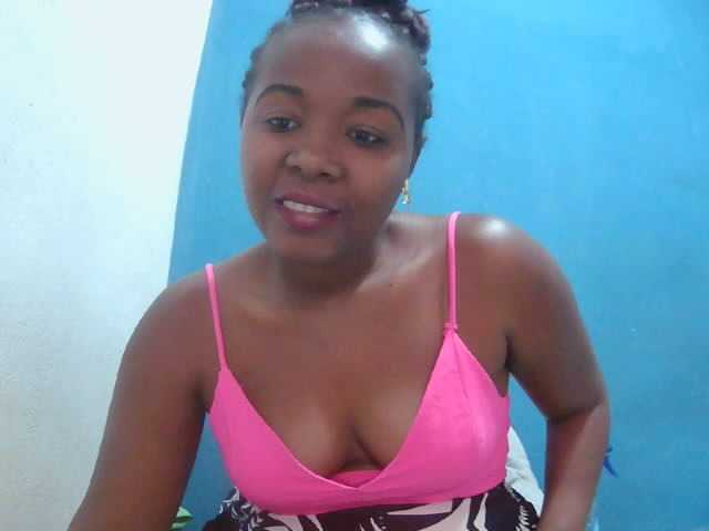 Tinah2 live cam on BongaCams