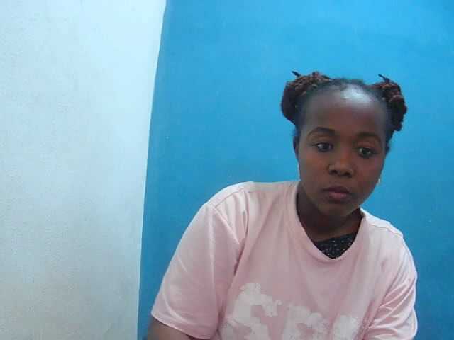 Tinah2 live cam on BongaCams