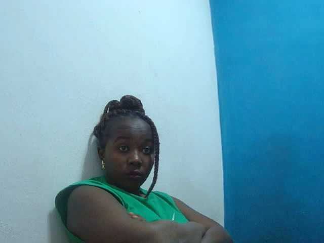 Tinah2 live cam on BongaCams