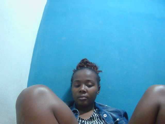 Tinah2 live cam on BongaCams