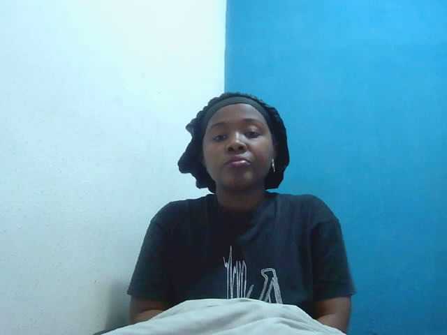 Tinah2 live cam on BongaCams