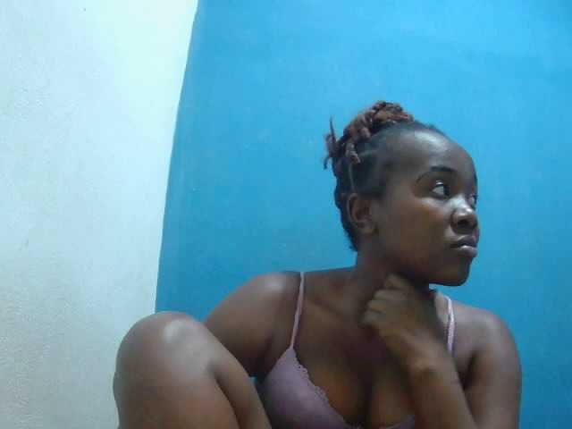Tinah2 live cam on BongaCams