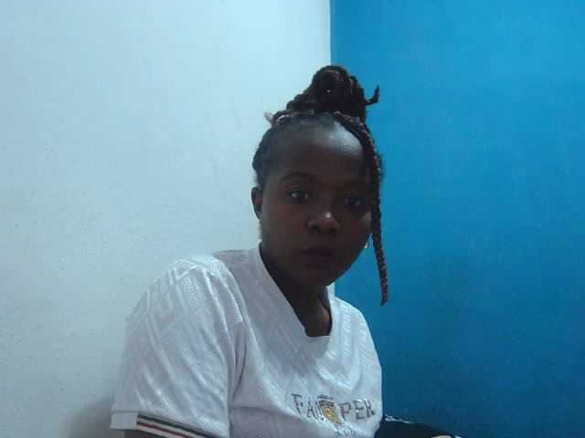 Tinah2 live cam on BongaCams