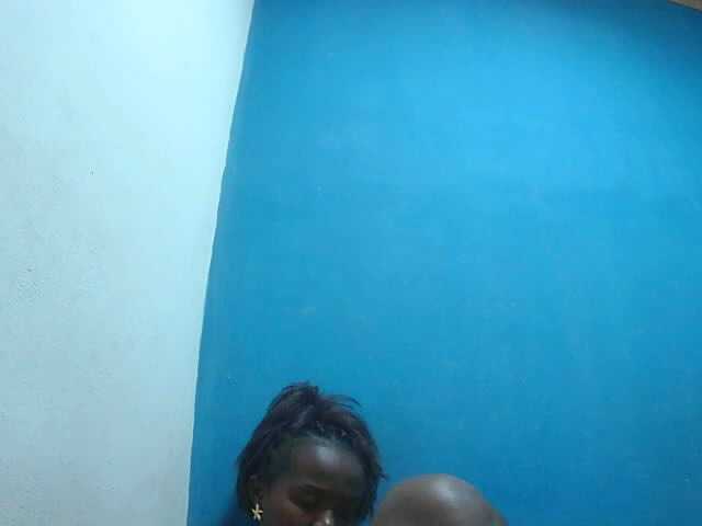Tinah2 live cam on BongaCams