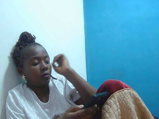 Tinah2 live cam on BongaCams
