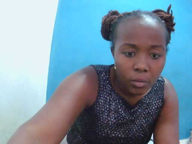 Tinah2 live cam on BongaCams