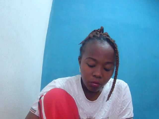 Tinah2 live cam on BongaCams
