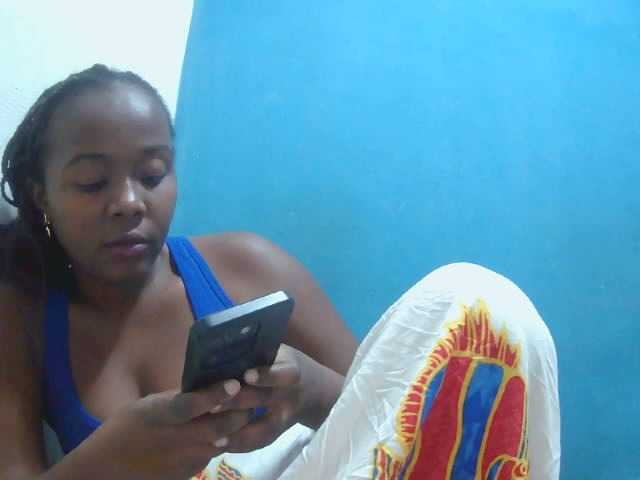 Tinah2 live cam on BongaCams