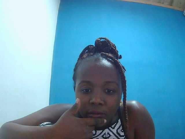 Tinah2 live cam on BongaCams