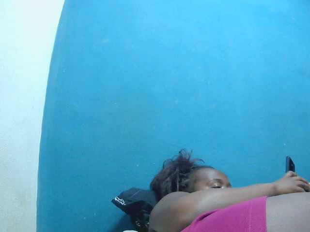 Tinah2 live cam on BongaCams