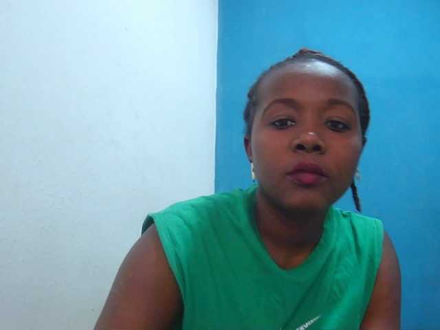 Tinah2 live cam on BongaCams