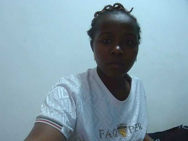 Tinah2 live cam on BongaCams