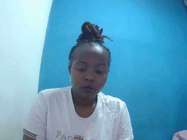 Tinah2 live cam on BongaCams