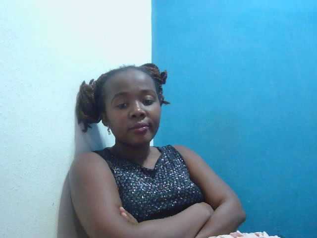 Tinah2 live cam on BongaCams