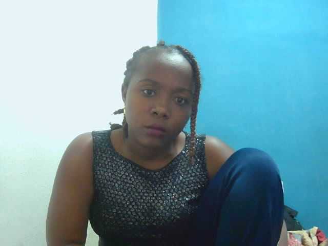 Tinah2 live cam on BongaCams