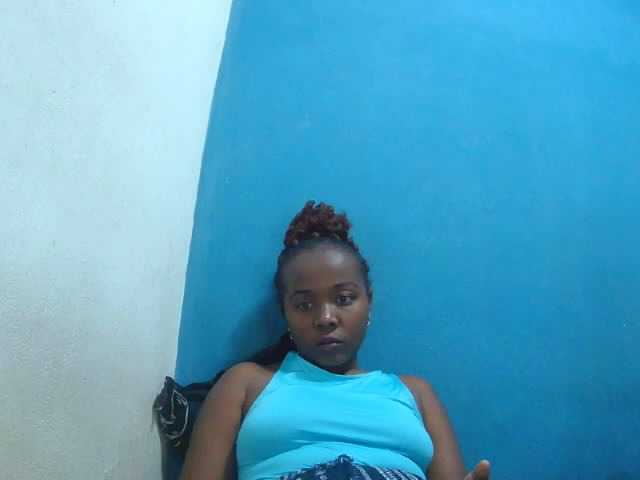 Tinah2 live cam on BongaCams