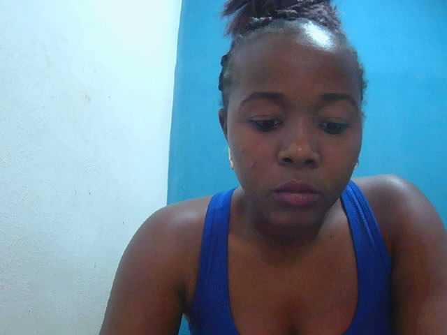Tinah2 live cam on BongaCams