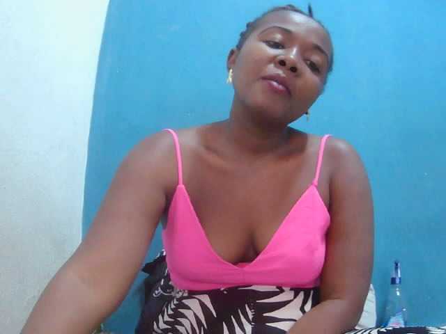 Tinah2 live cam on BongaCams