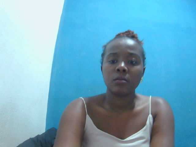 Tinah2 live cam on BongaCams