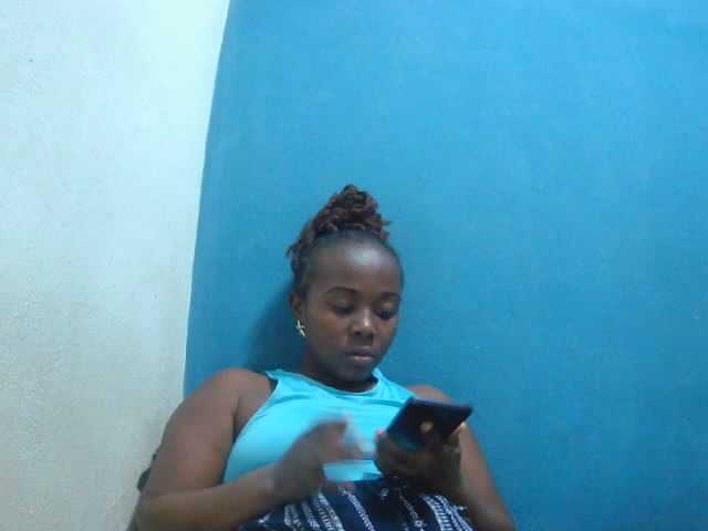 Tinah2 live cam on BongaCams