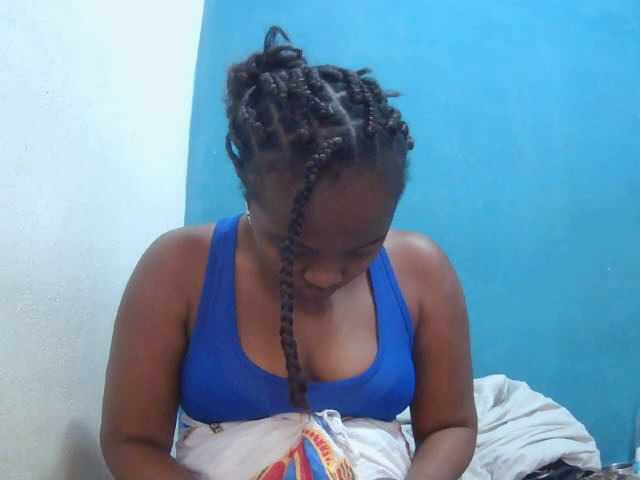 Tinah2 live cam on BongaCams