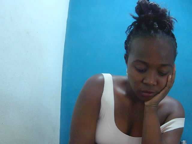 Tinah2 — live female cam
