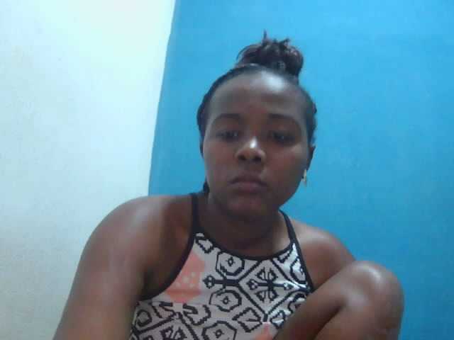 Tinah2 live cam on BongaCams