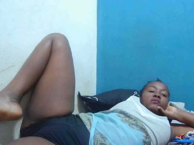Tinah2 live cam on BongaCams